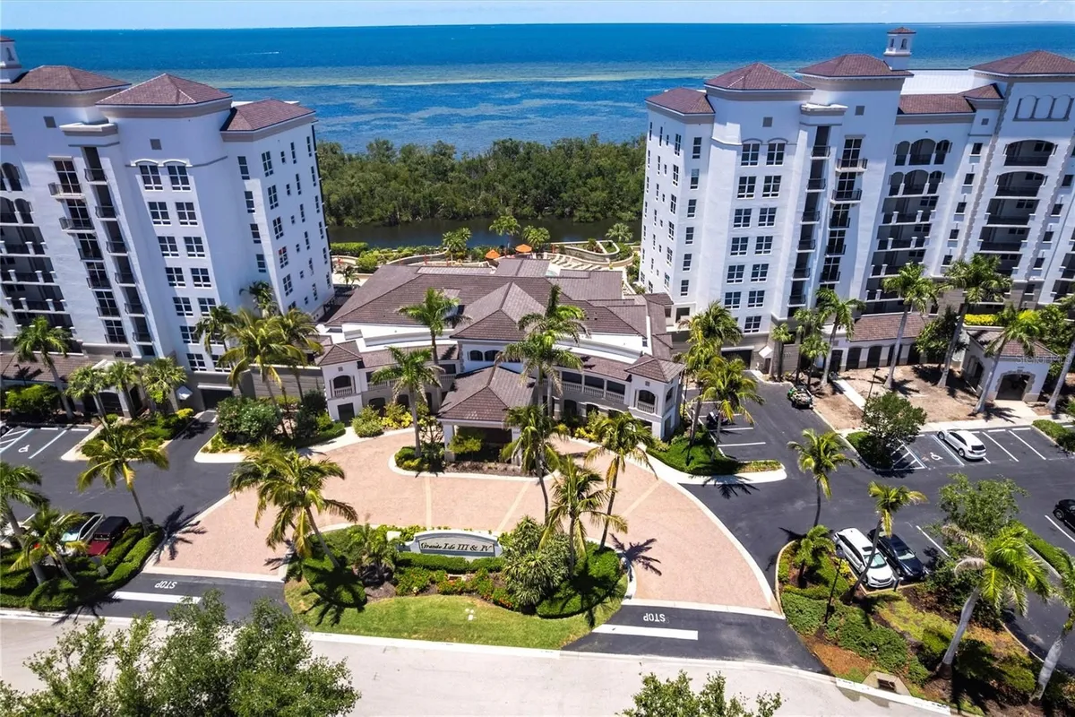 Property Slideshow image 1 of 76 | 3329 sunset key cir 107, Punta Gorda, FL, 33955