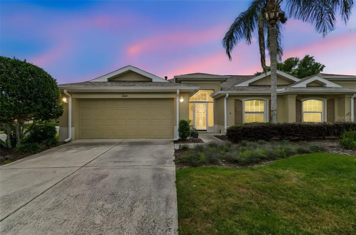 Property Slideshow image 1 of 72 | 2006 grantham greens dr, Sun City Center, FL, 33573