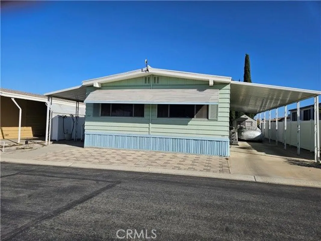 Property Slideshow image 1 of 10 | 1387 thornwood sq, Corona, CA, 92882