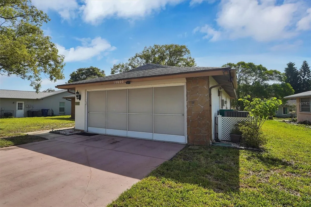 Property Slideshow image 1 of 35 | 10800 los santos dr, Port Richey, FL, 34668