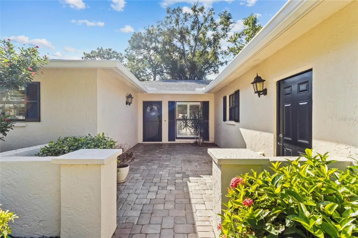 Property Slideshow image 1 of 38 | 7143 fairway bend ln, Sarasota, FL, 34243