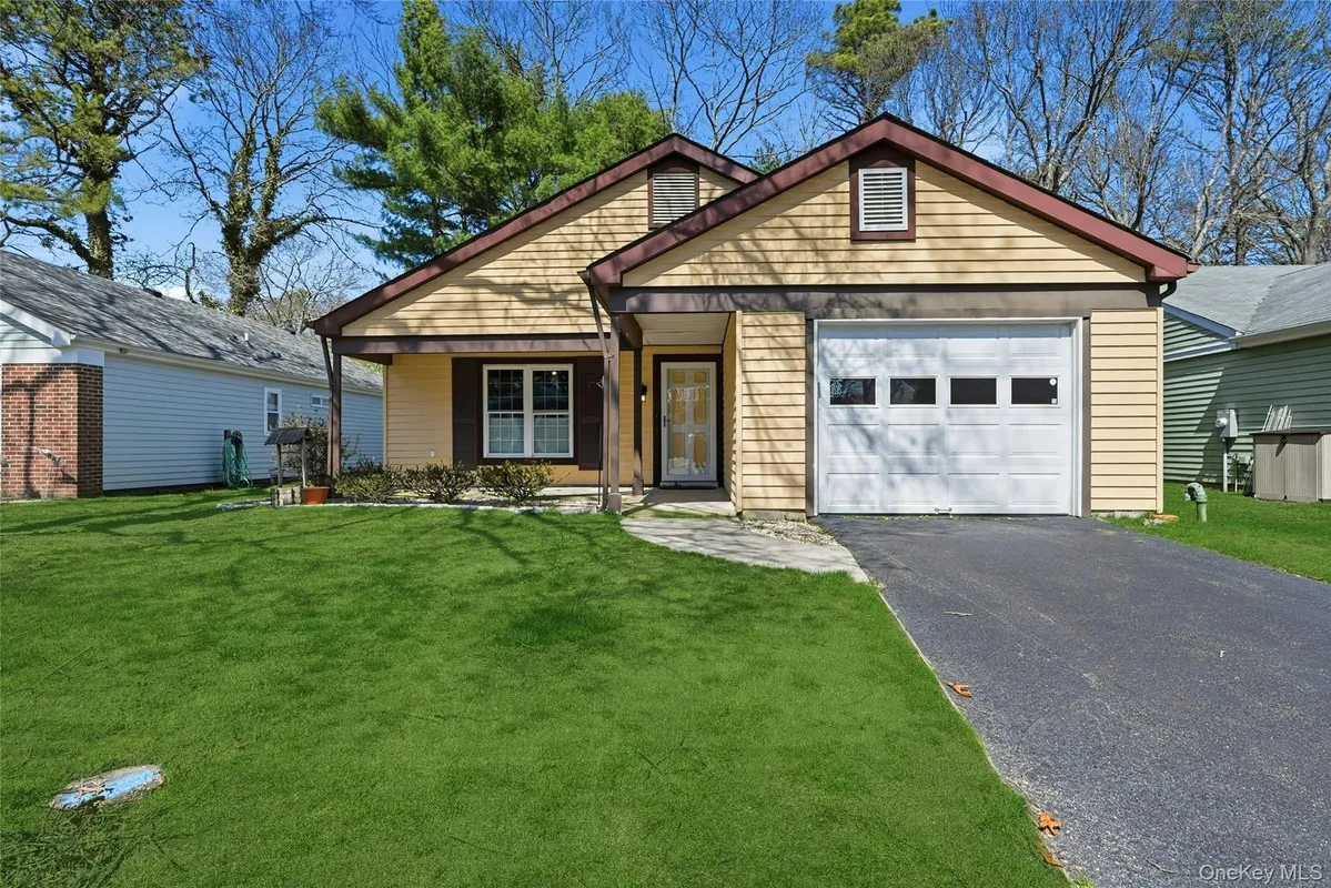 Property Slideshow image 1 of 23 | 204 belfast ln, Brookhaven, NY, 11961