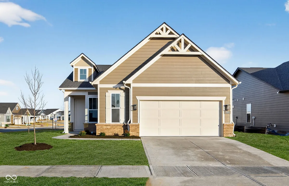 Property Slideshow image 1 of 36 | 757 daisy st, Greenwood, IN, 46143