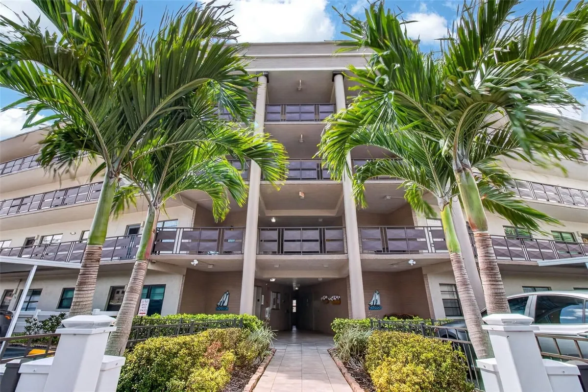 Property Slideshow image 1 of 26 | 6190 80th st 410, St Petersburg, FL, 33709