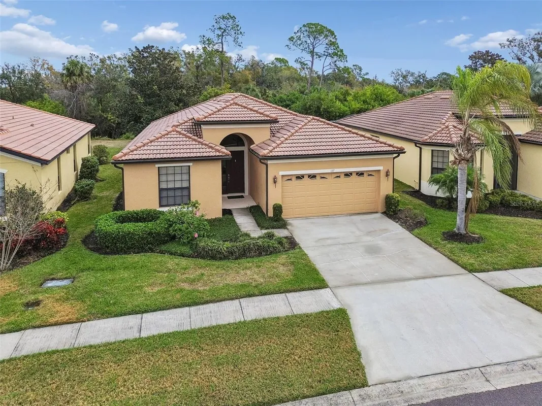 Property Slideshow image 1 of 68 | 127 silver falls dr, Apollo Beach, FL, 33572