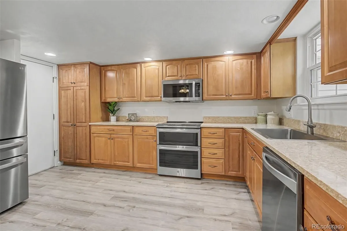 Property Slideshow image 1 of 44 | 14305 e marina dr b, Aurora, CO, 80014