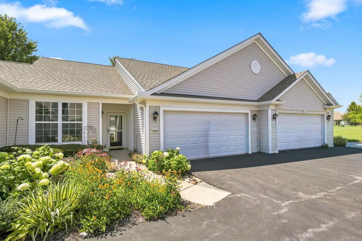 Property Slideshow image 1 of 9 | 13549 delaney rd, Huntley, IL, 60142