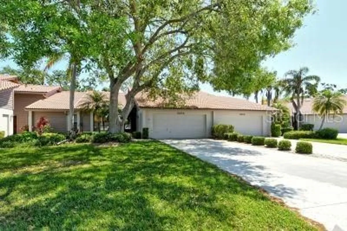 Property Slideshow image 1 of 28 | 3954 wilshire cir e # 165, Sarasota, FL, 34238