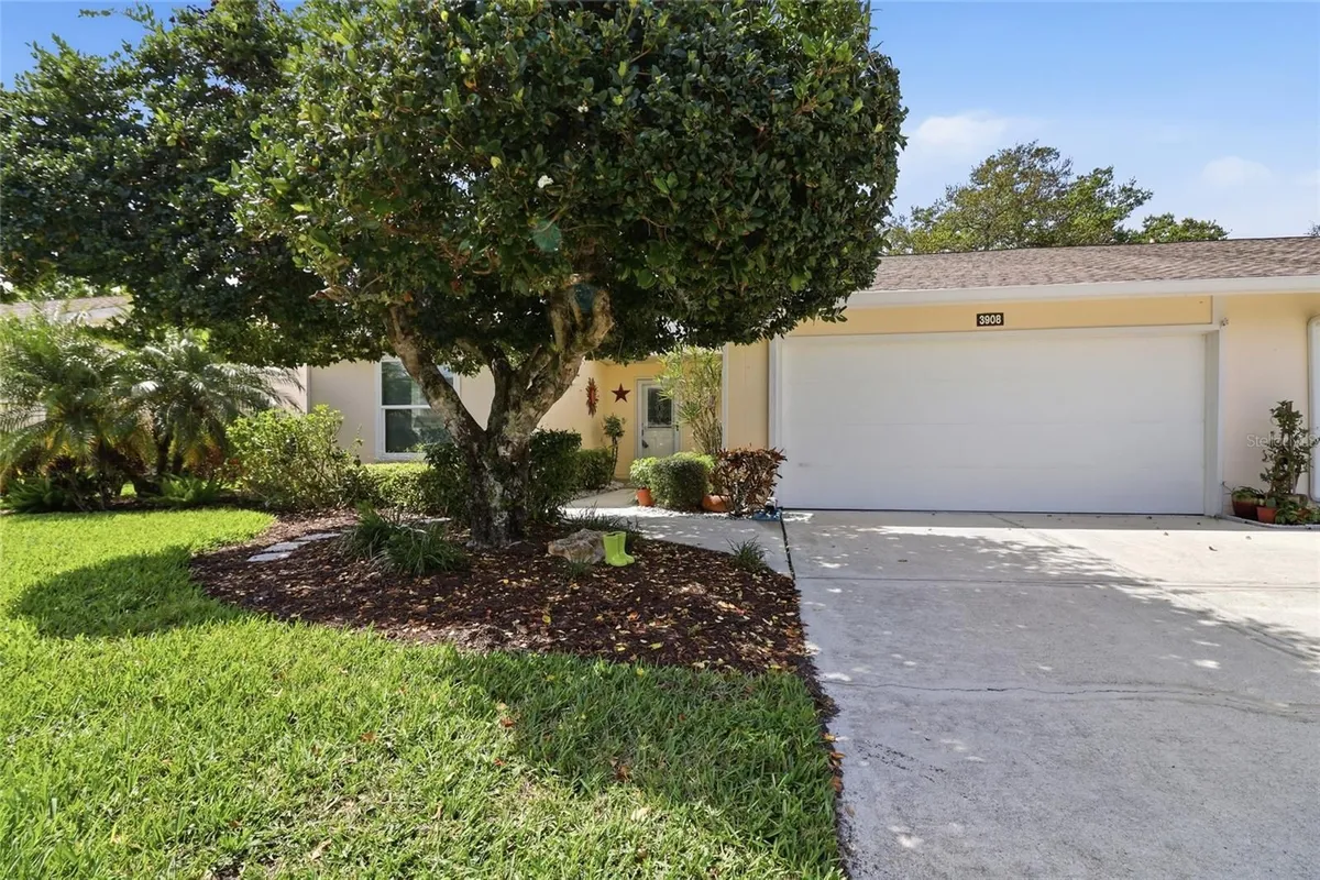 Property Slideshow image 1 of 31 | 3908 oakhurst blvd 3185, Sarasota, FL, 34233