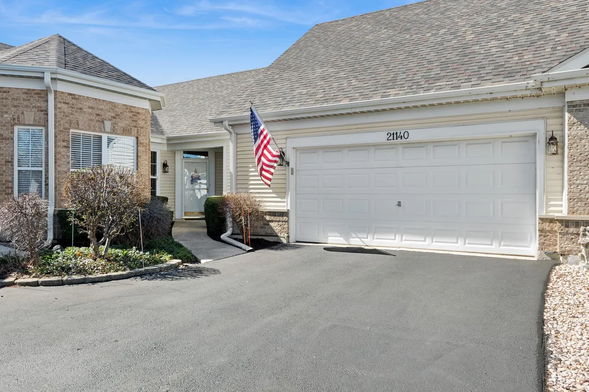 Property Slideshow image 1 of 26 | 21140 w braxton ln, Plainfield, IL, 60544