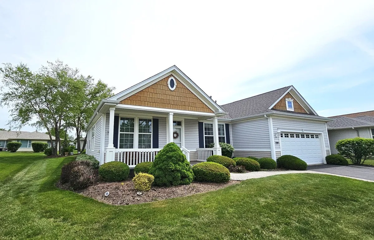 Property Slideshow image 1 of 28 | 12304 laurel ln, Huntley, IL, 60142