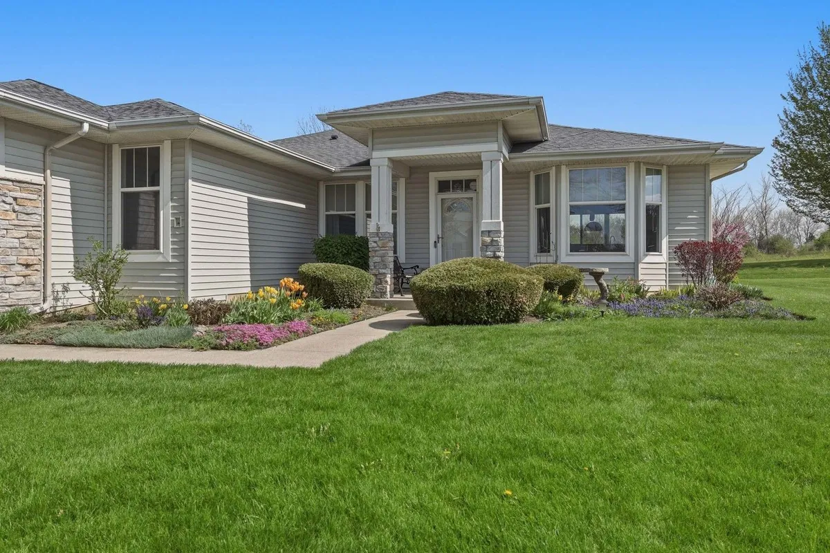 Property Slideshow image 1 of 1 | 12303 fox run ct, Huntley, IL, 60142
