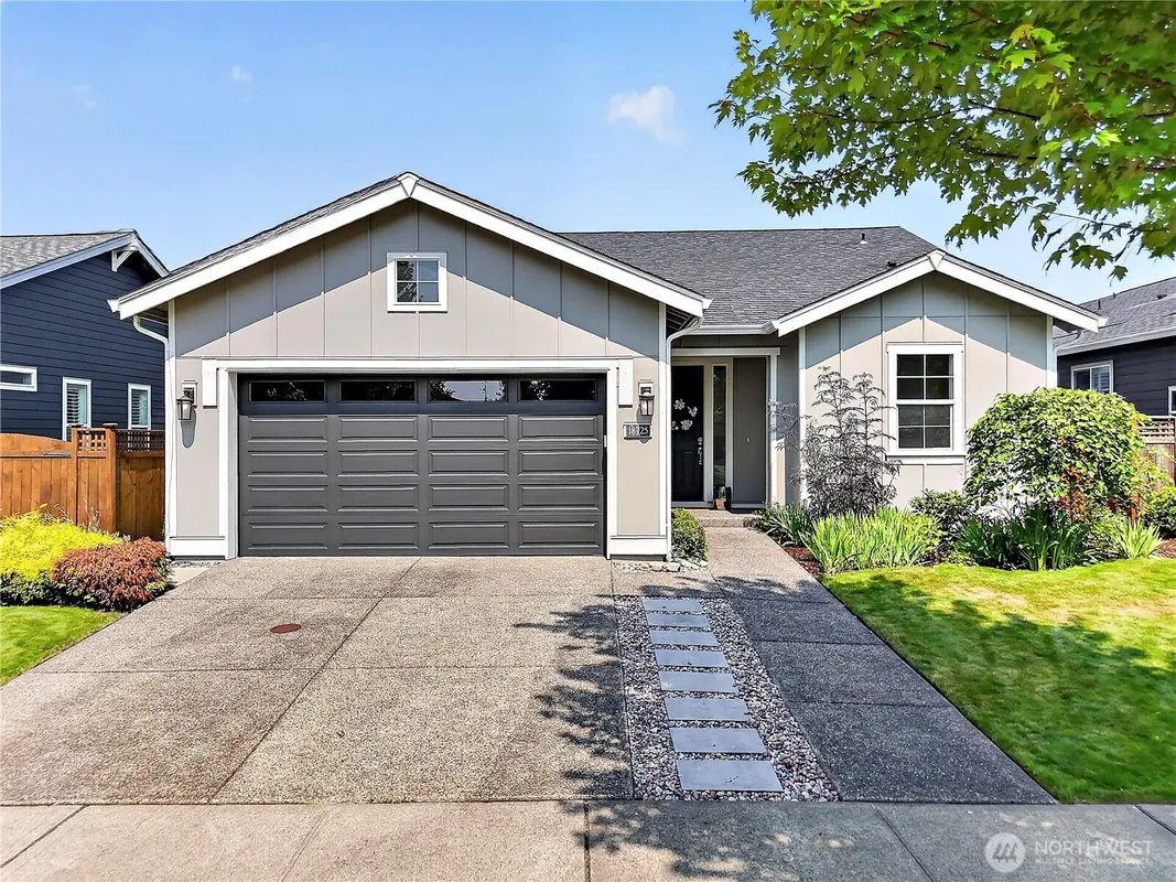Property Slideshow image 1 of 40 | 18725 145th st, Bonney Lake, WA, 98391