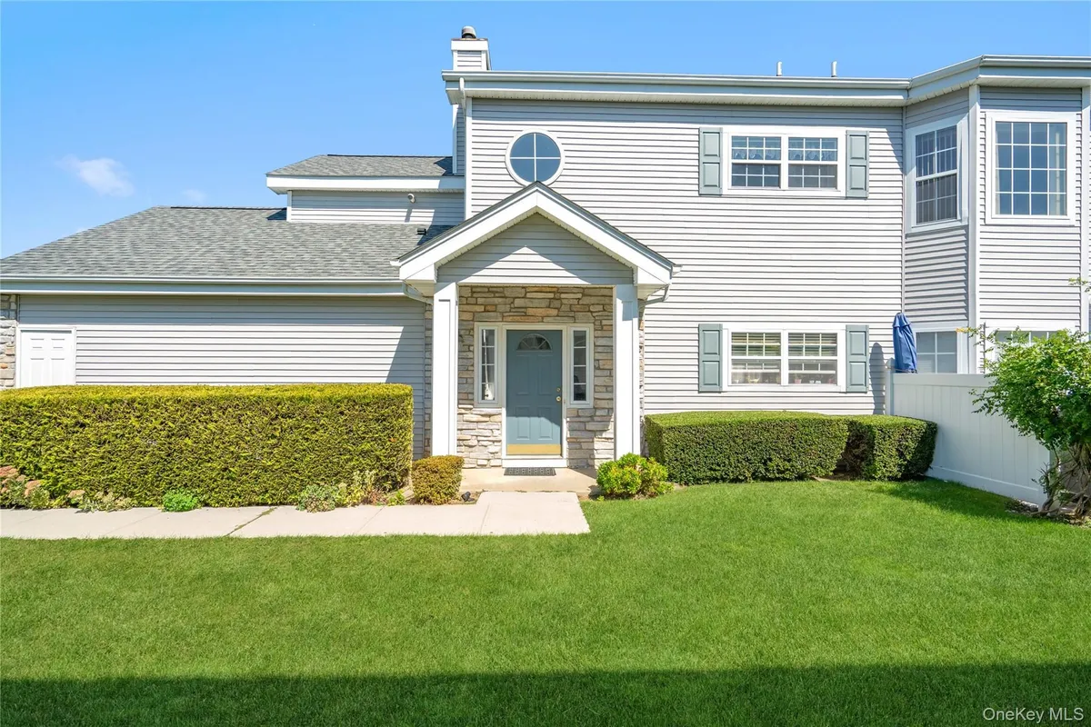 Property Slideshow image 1 of 32 | 514 highland ct # a3, Moriches, NY, 11955