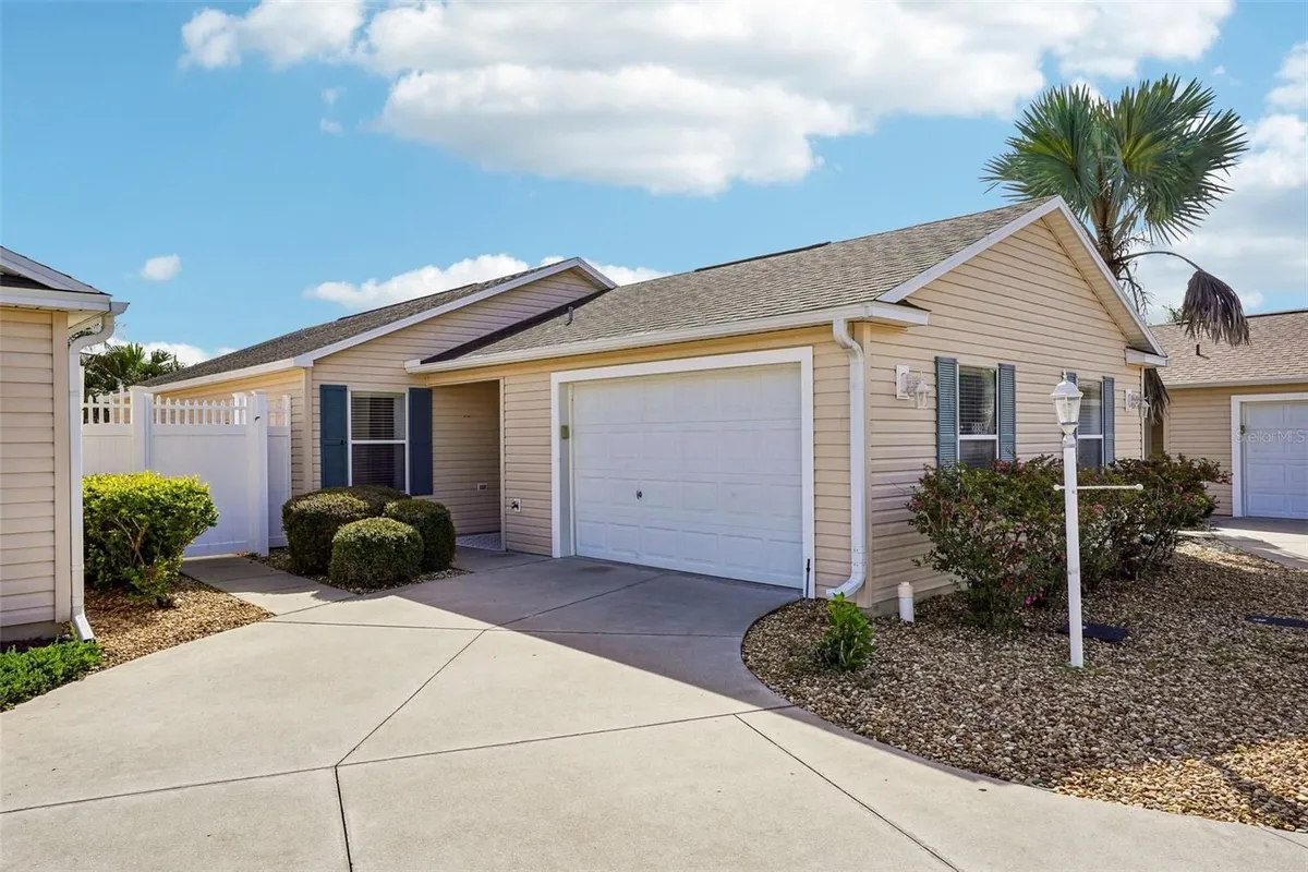 Property Slideshow image 1 of 49 | 2339 sebring st, The Villages, FL, 32162