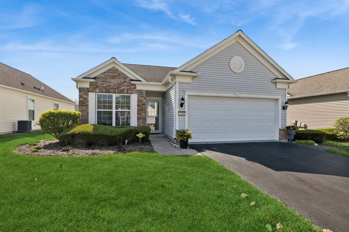 Property Slideshow image 1 of 34 | 3295 comstock ct, Mundelein, IL, 60060