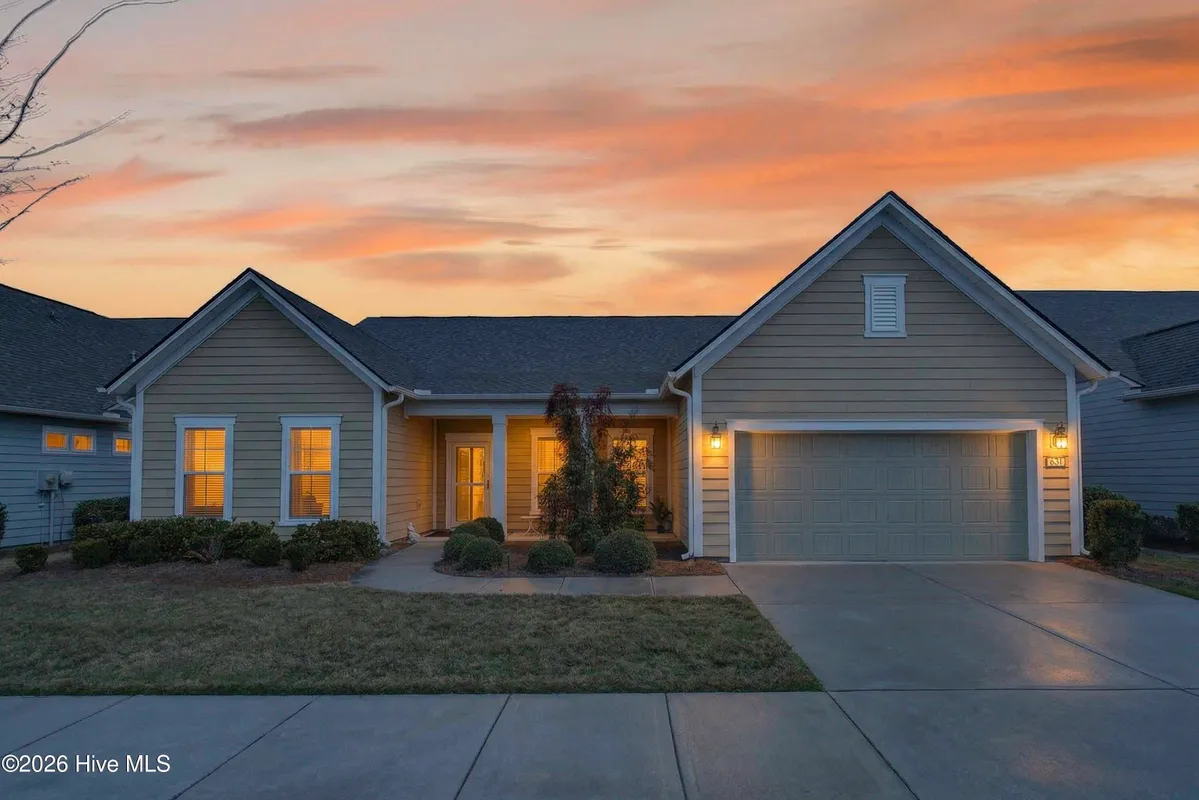 Property Slideshow image 1 of 48 | 631 lyrebird ave, Wilmington, NC, 28412
