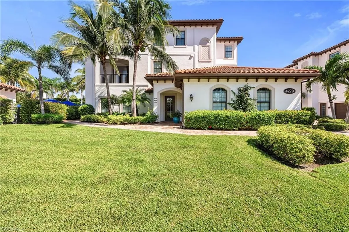 Property Slideshow image 1 of 25 | 4720 colony villas dr 902, Bonita Springs, FL, 34134