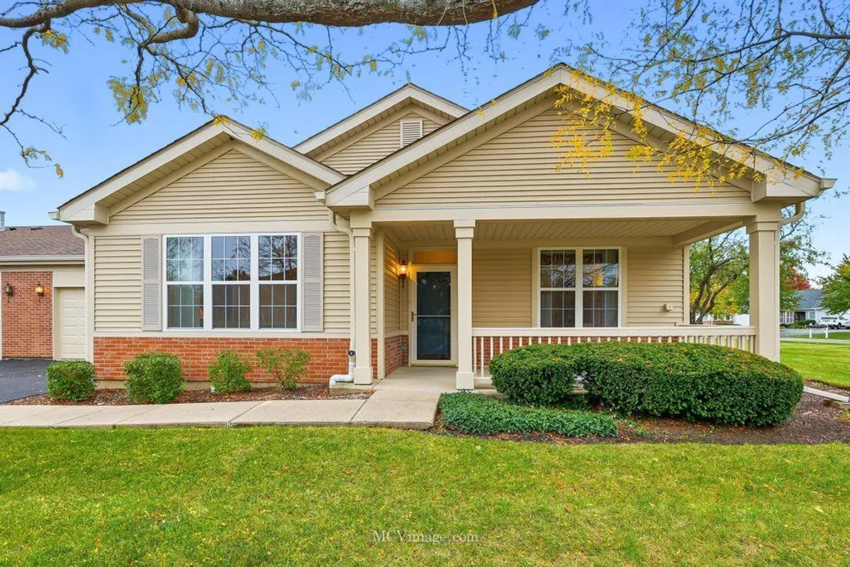 Property Slideshow image 1 of 34 | 21525 lake saint clair dr, Crest Hill, IL, 60403