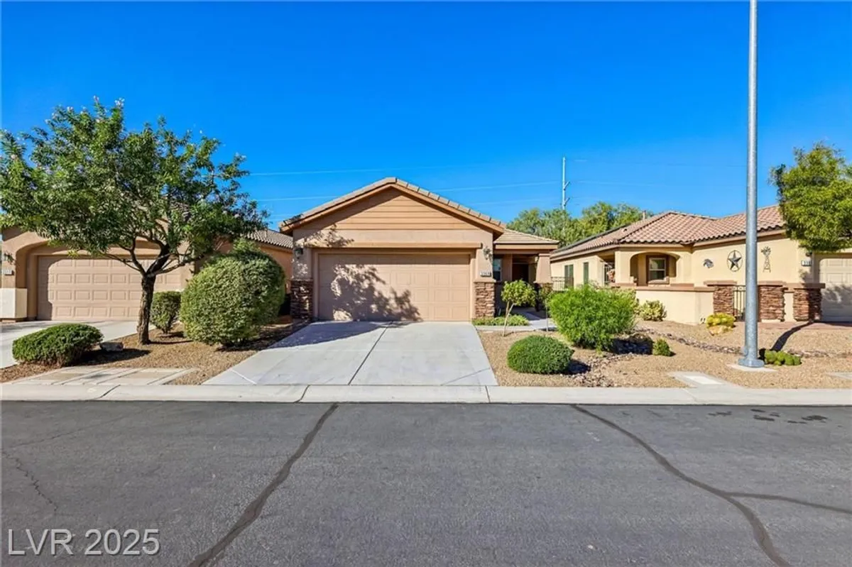 Property Slideshow image 1 of 48 | 3369 hackney horse ct, Las Vegas, NV, 89122