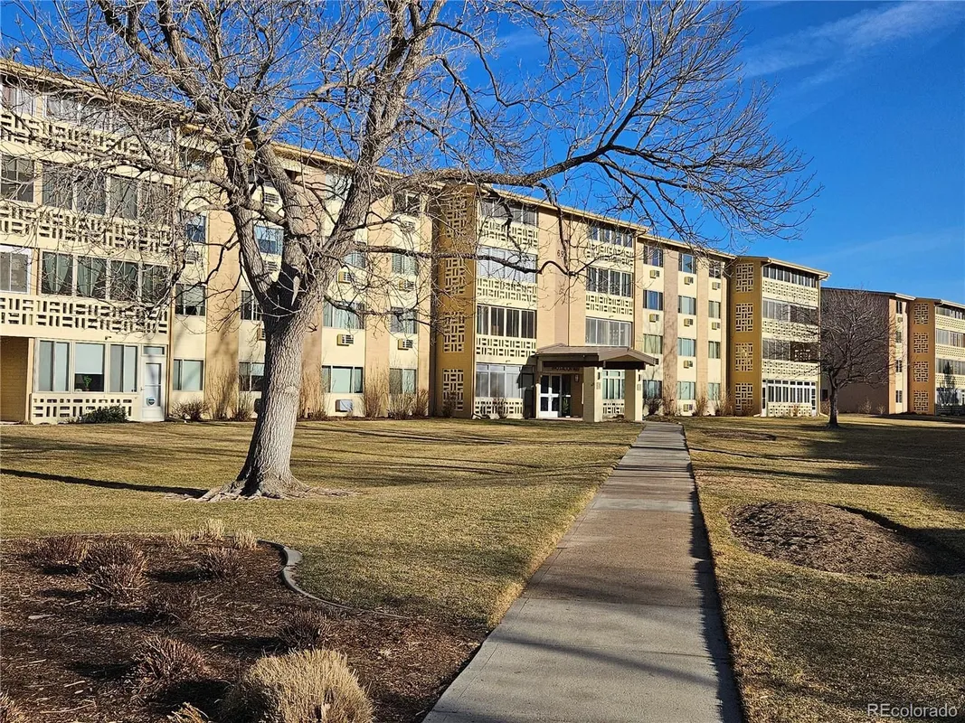 Property Slideshow image 1 of 4 | 690 s alton way 10d, Denver, CO, 80247