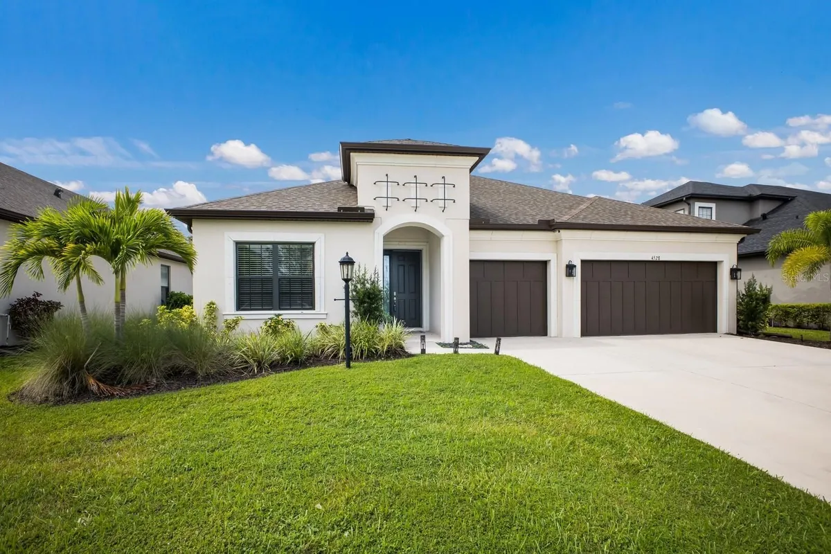Property Slideshow image 1 of 42 | 4528 pond brook ct, Bradenton, FL, 34211