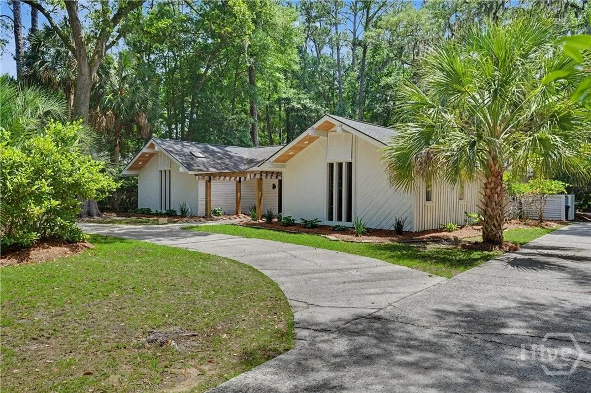 Property Slideshow image 1 of 35 | 2 senauki ln, Savannah, GA, 31411