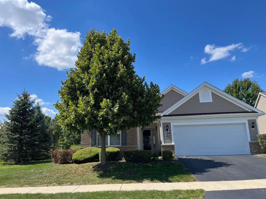 Property Slideshow image 1 of 19 | 2862 stoney creek dr, Elgin, IL, 60124