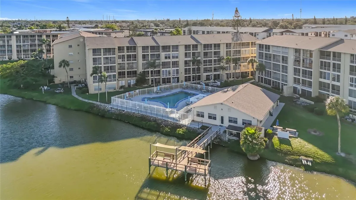 Property Slideshow image 1 of 38 | 3785 lake bayshore dr h-405, Bradenton, FL, 34205