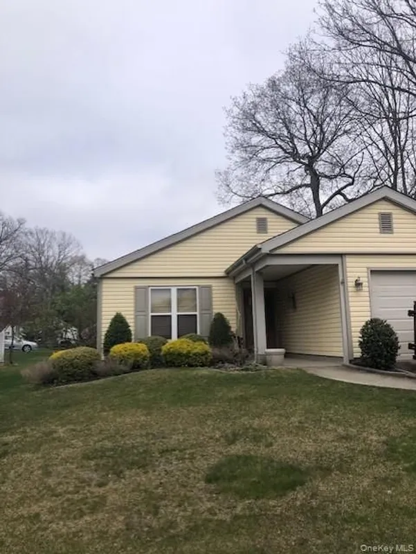 Property Slideshow image 1 of 2 | 8 coventry ct, Brookhaven, NY, 11961
