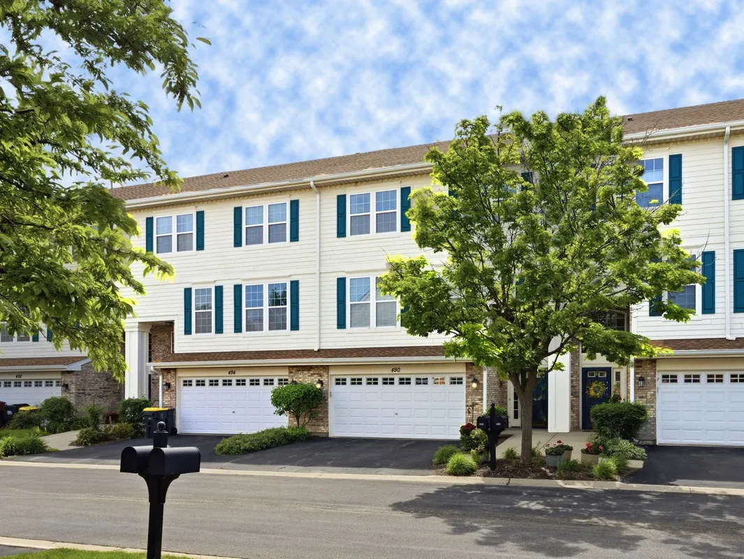 Property Slideshow image 1 of 43 | 490 dolton ln, Carol Stream, IL, 60188
