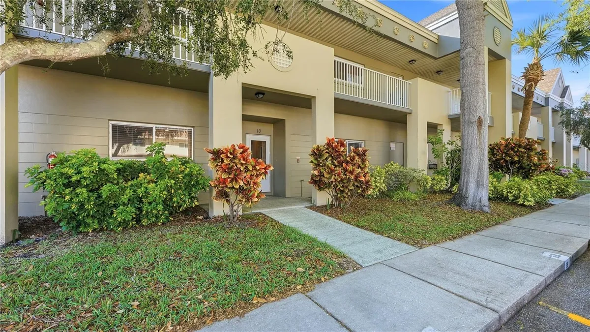 Property Slideshow image 1 of 35 | 2296 monaco ln 10, Clearwater, FL, 33763