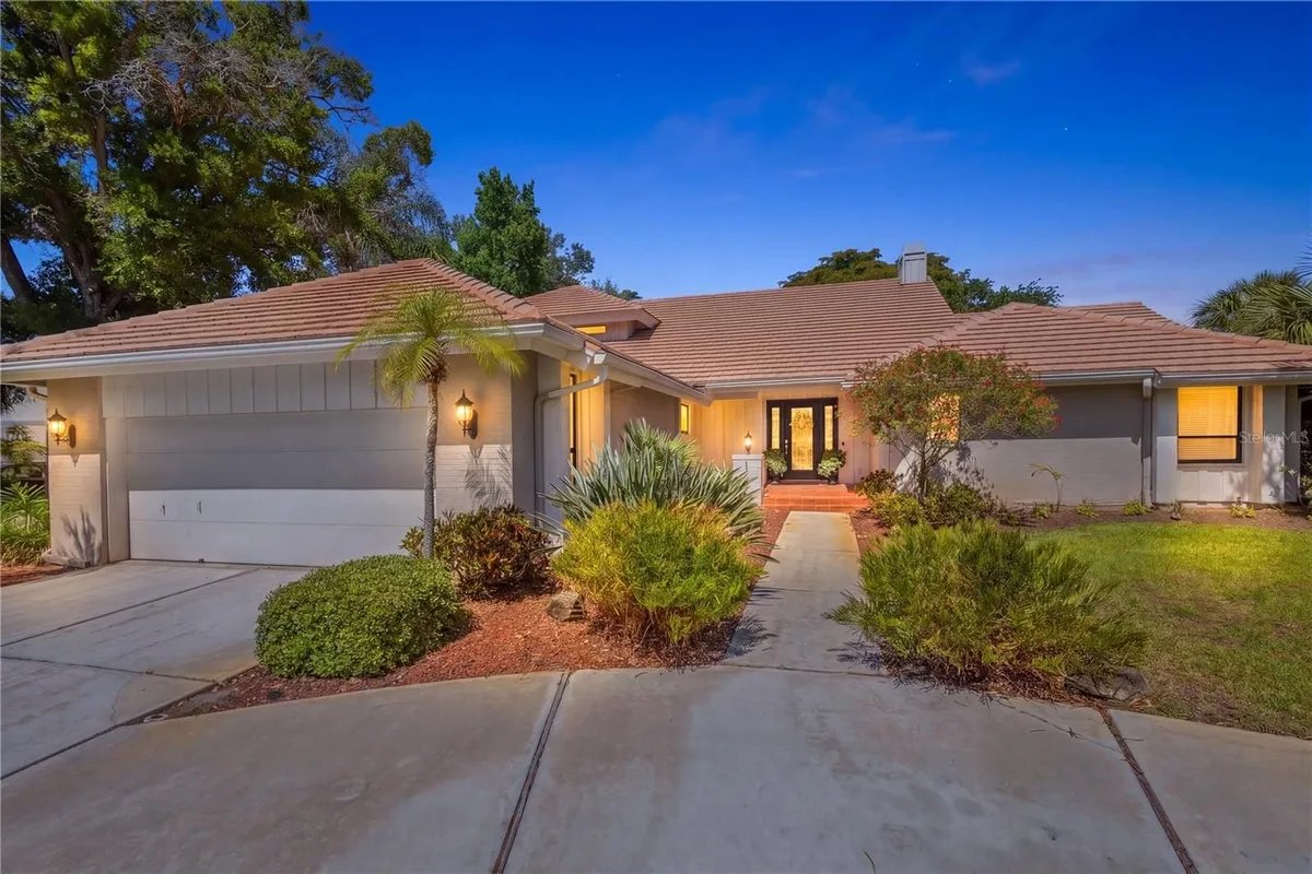 Property Slideshow image 1 of 39 | 4937 landings ct, Sarasota, FL, 34231