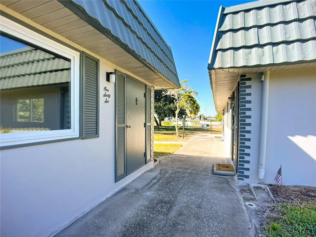 Property Slideshow image 1 of 39 | 1811 bedford ln 166, Sun City Center, FL, 33573