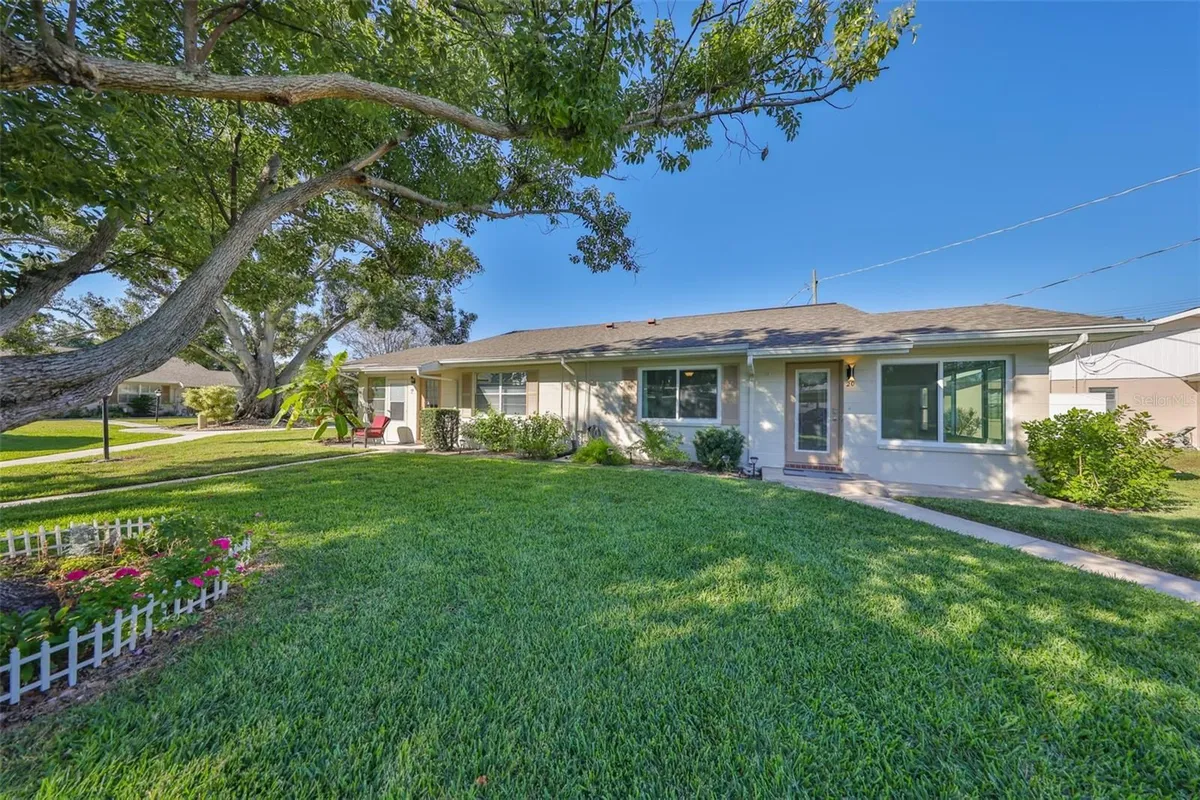 Property Slideshow image 1 of 37 | 1902 dandridge st 20, Sun City Center, FL, 33573