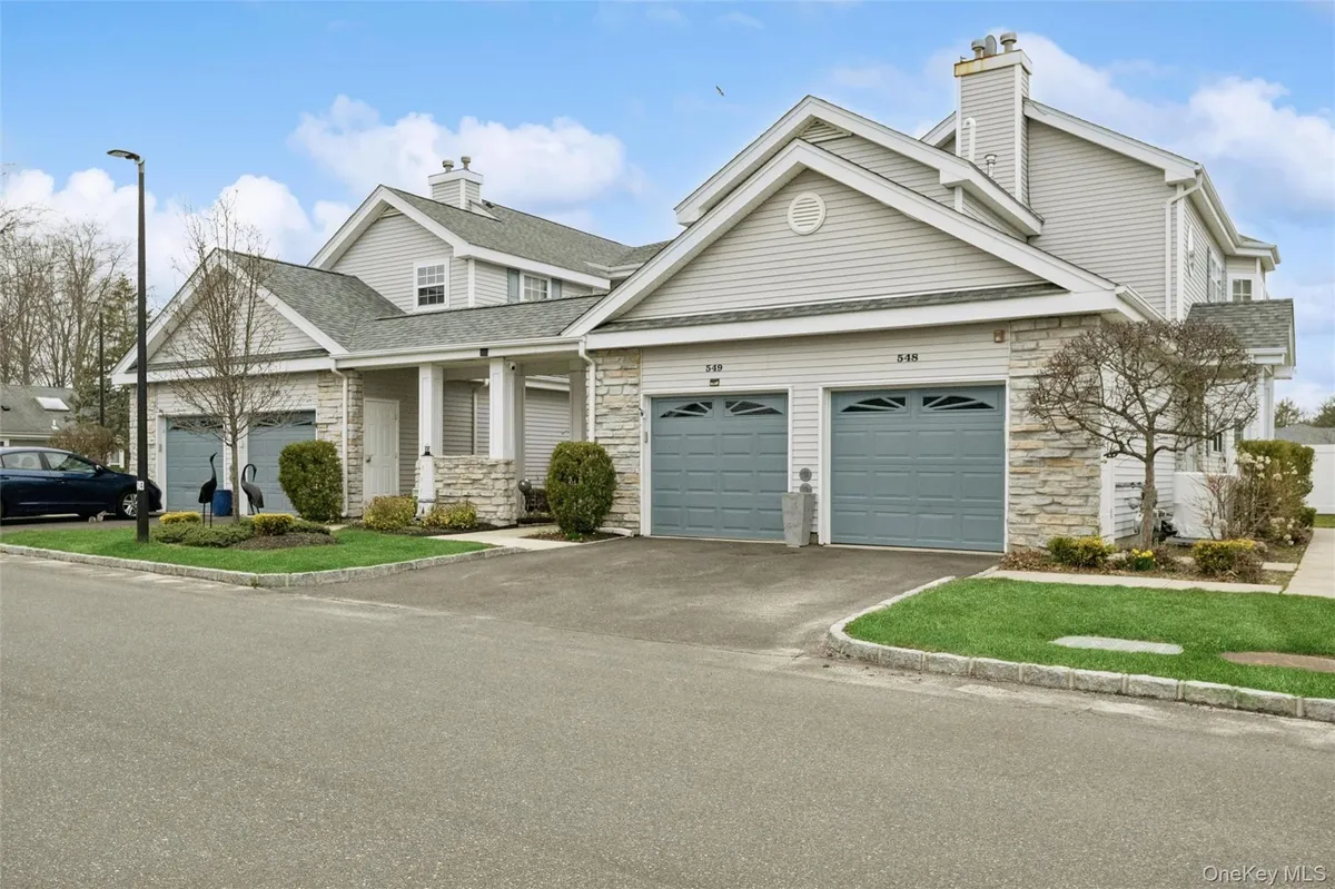Property Slideshow image 1 of 37 | 549 highland ct, Brookhaven, NY, 11955