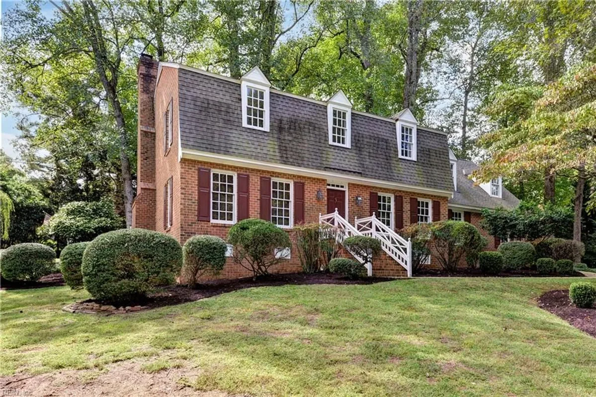 Property Slideshow image 1 of 45 | 136 thomas dale, Williamsburg, VA, 23185