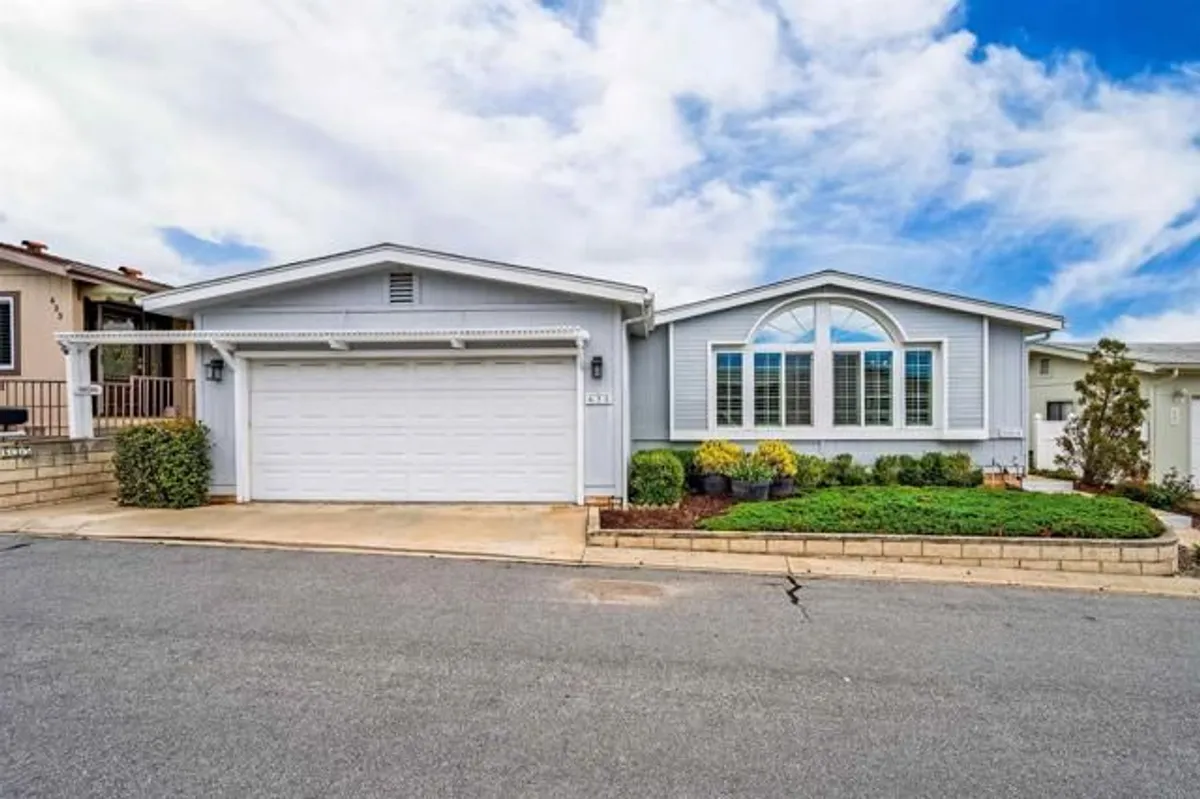 Property Slideshow image 1 of 32 | 635 via santa cruz, Vista, CA, 92081