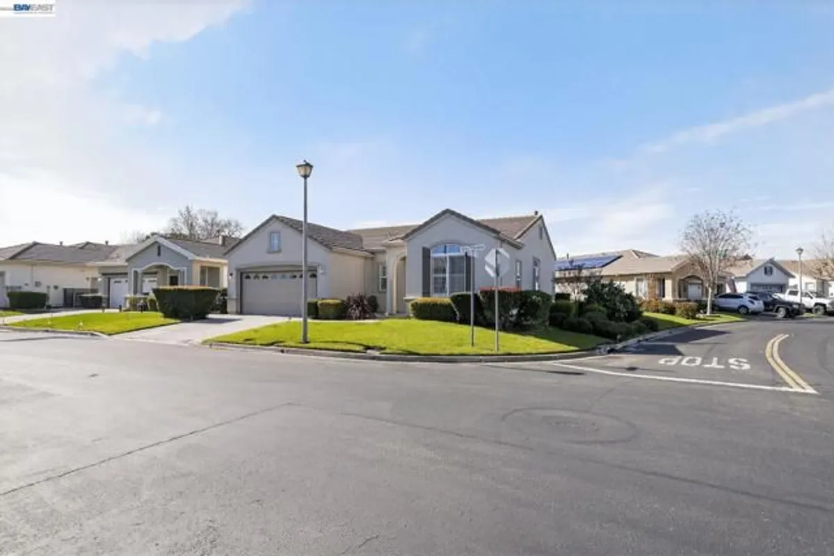 Property Slideshow image 1 of 16 | 309 upton pyne dr, Brentwood (Cc), CA, 94513