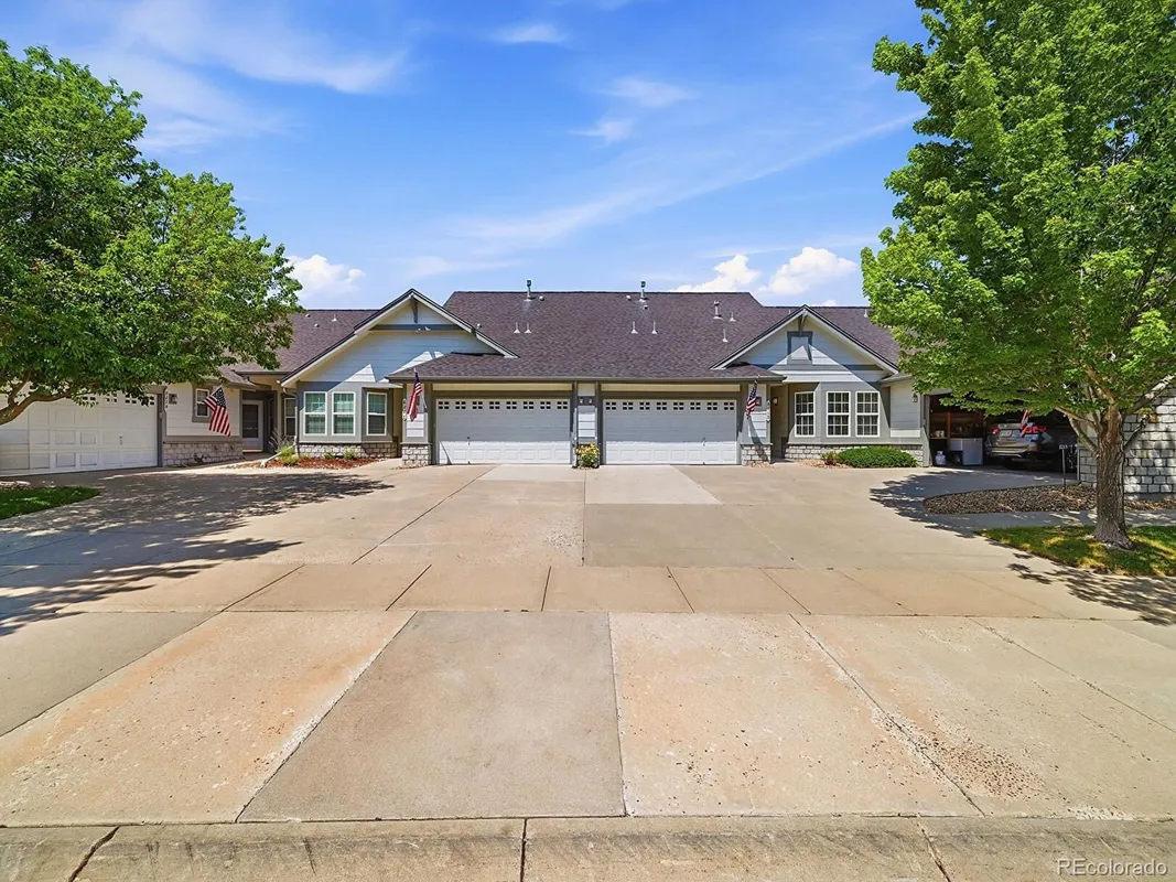 Property Slideshow image 1 of 29 | 8219 s winnipeg ct, Aurora, CO, 80016
