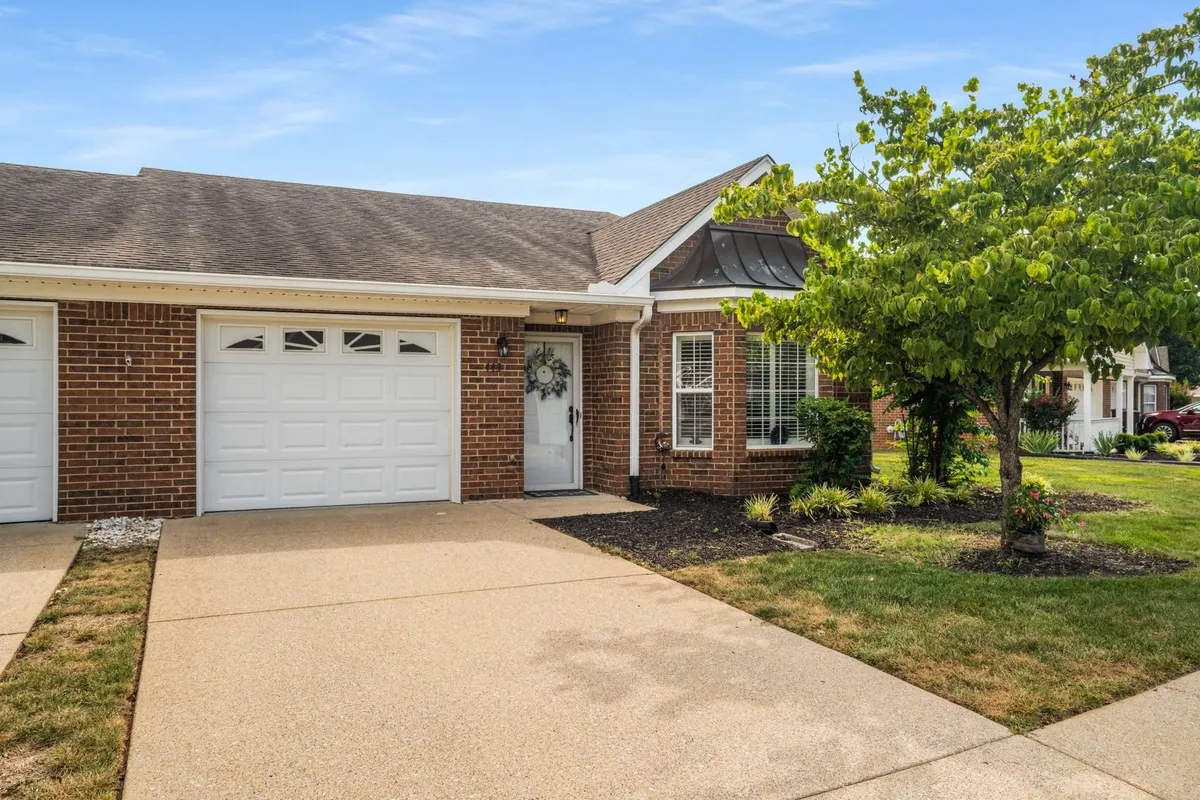 Property Slideshow image 1 of 32 | 443 forest glen cir, Murfreesboro, TN, 37128