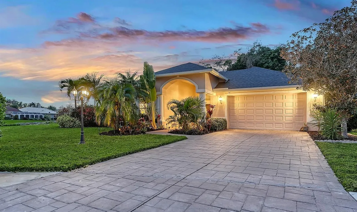 Property Slideshow image 1 of 100 | 8117 misty oaks blvd, Sarasota, FL, 34243
