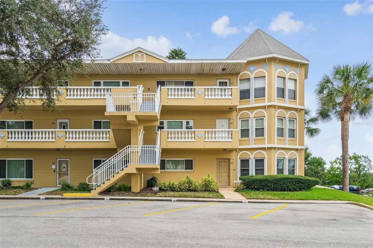 Property Slideshow image 1 of 100 | 2221 norwegian dr 41, Clearwater, FL, 33763