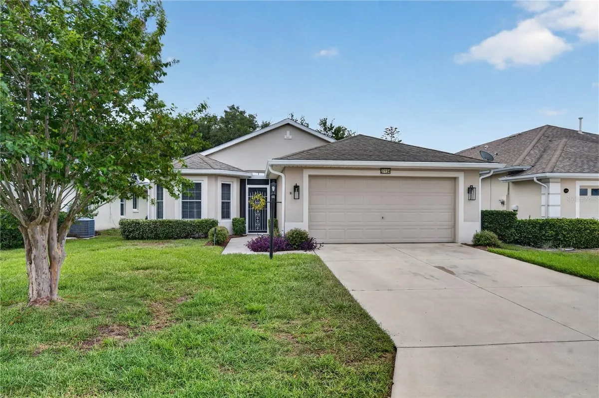 Property Slideshow image 1 of 36 | 27134 nostalgia dr, Leesburg, FL, 34748