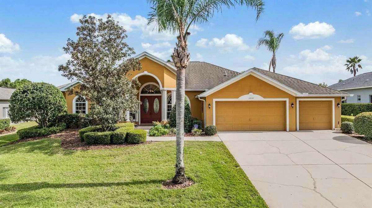 Property Slideshow image 1 of 49 | 13514 thoroughbred dr, Dade City, FL, 33525