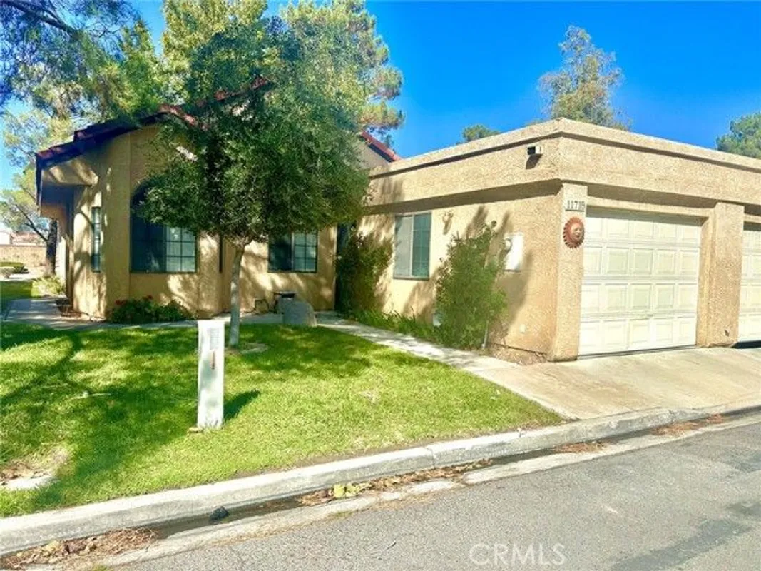 Property Slideshow image 1 of 26 | 11718 oak st, Apple Valley, CA, 92308