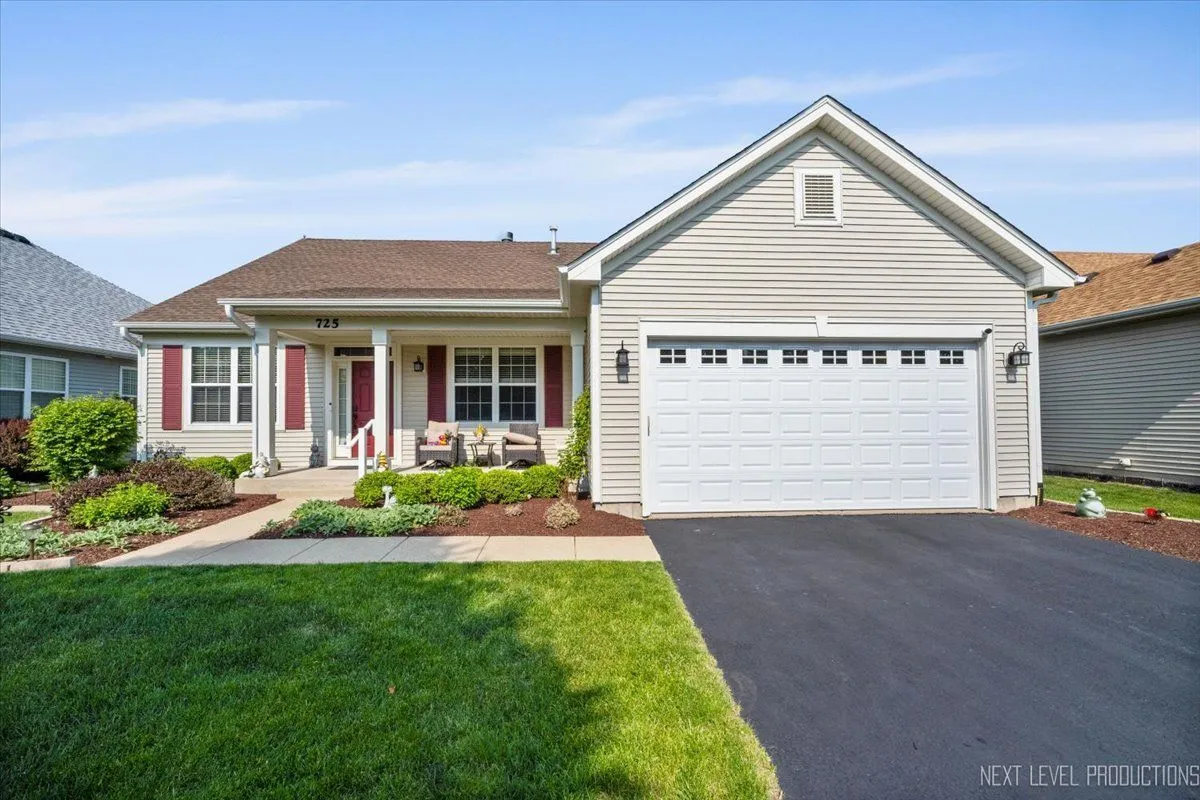 Property Slideshow image 1 of 29 | 725 bohannon cir, Oswego, IL, 60543