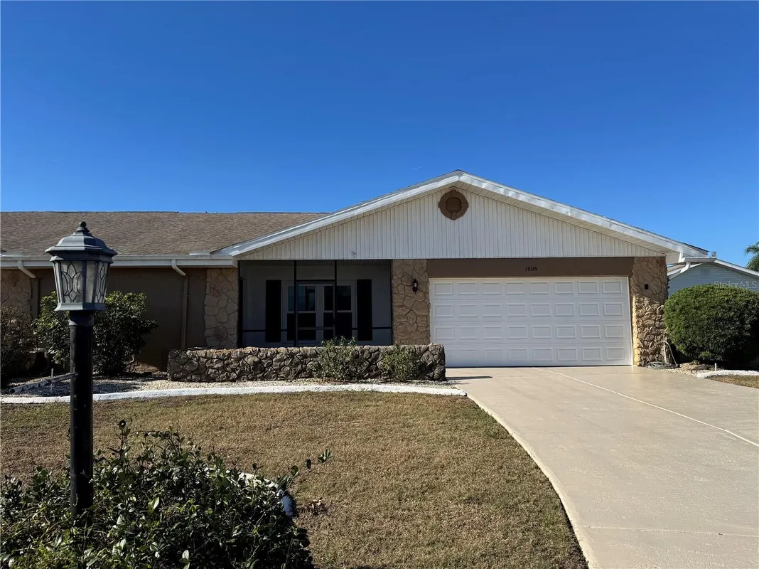 Property Slideshow image 1 of 25 | 1008 yellowbird pl, Sun City Center, FL, 33573