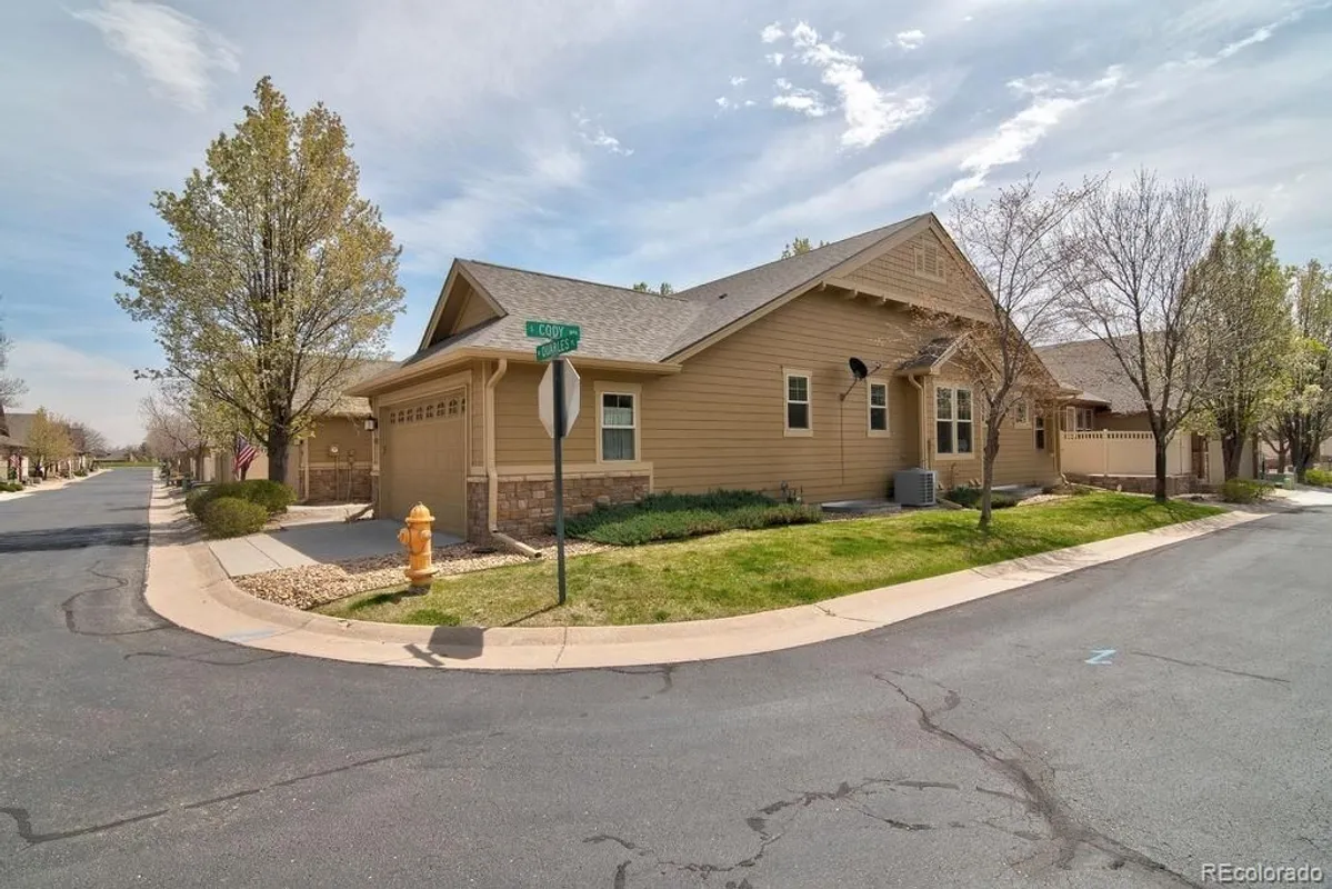 Property Slideshow image 1 of 50 | 8588 w quarles pl, Littleton, CO, 80128