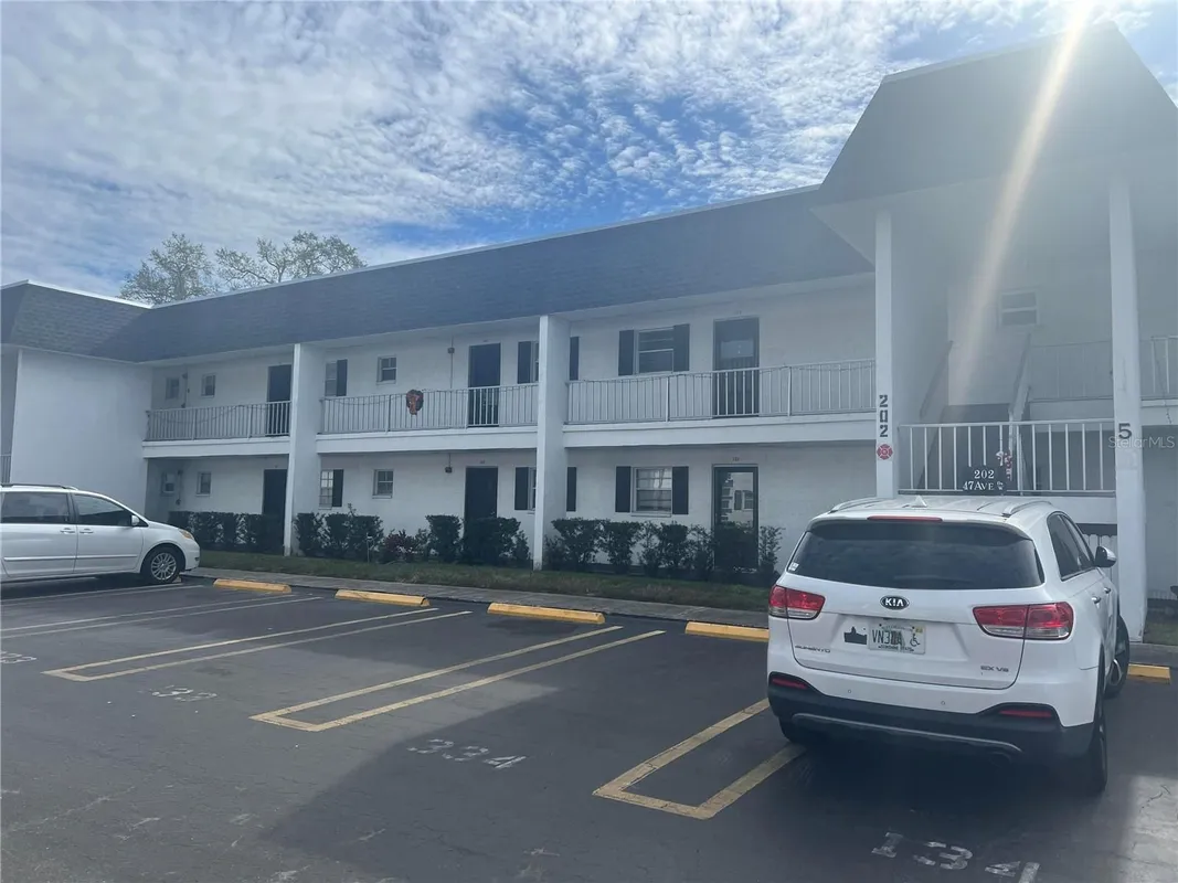 Property Slideshow image 1 of 22 | 202 47th avenue dr 333, Bradenton, FL, 34207